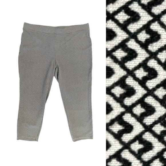 T Tahari Women's Black/White Diamond Print Pull-On Waist Capri Pants SZ 1X - Picture 1 of 10
